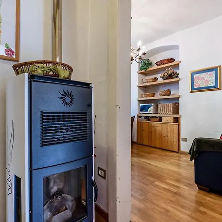 Casa Nel Borgo Iris Apartment Breguzzo